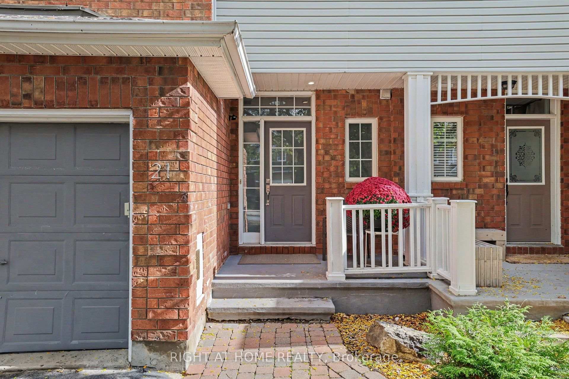 Photo 2 of 21 Kettleby Street, Ottawa, Kanata - Beaverbrook — HOMEH