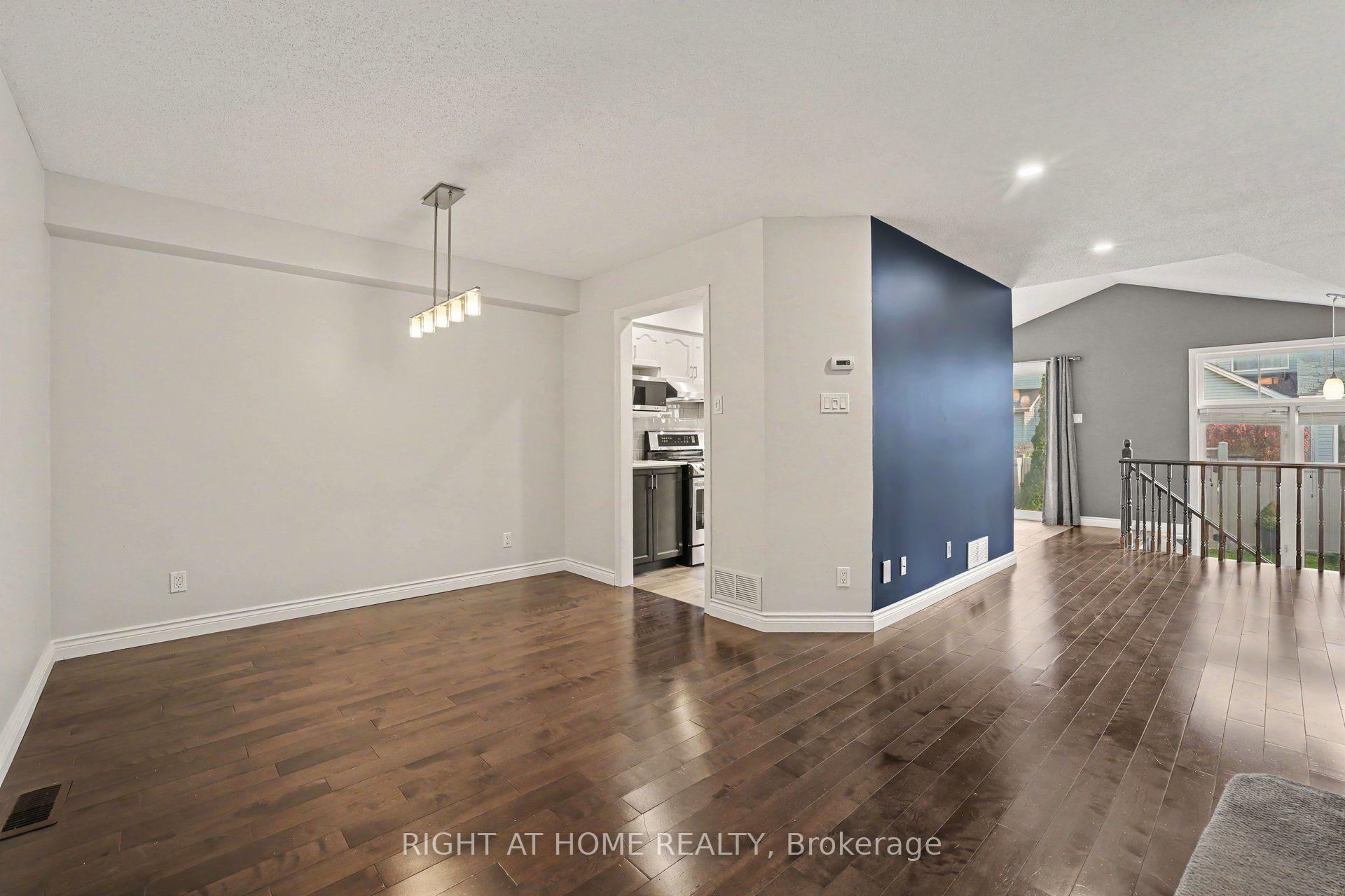 Photo 7 of 21 Kettleby Street, Ottawa, Kanata - Beaverbrook — HOMEH
