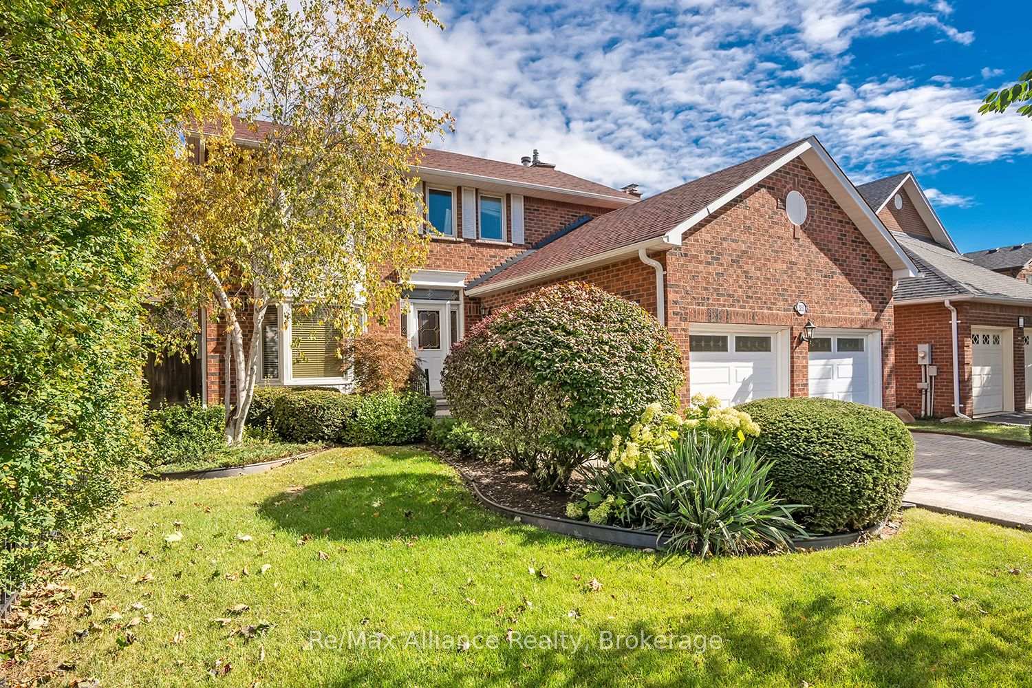 Photo 2 of 2151 Pineview Drive, Oakville, Wedgewood Creek — HOMEH
