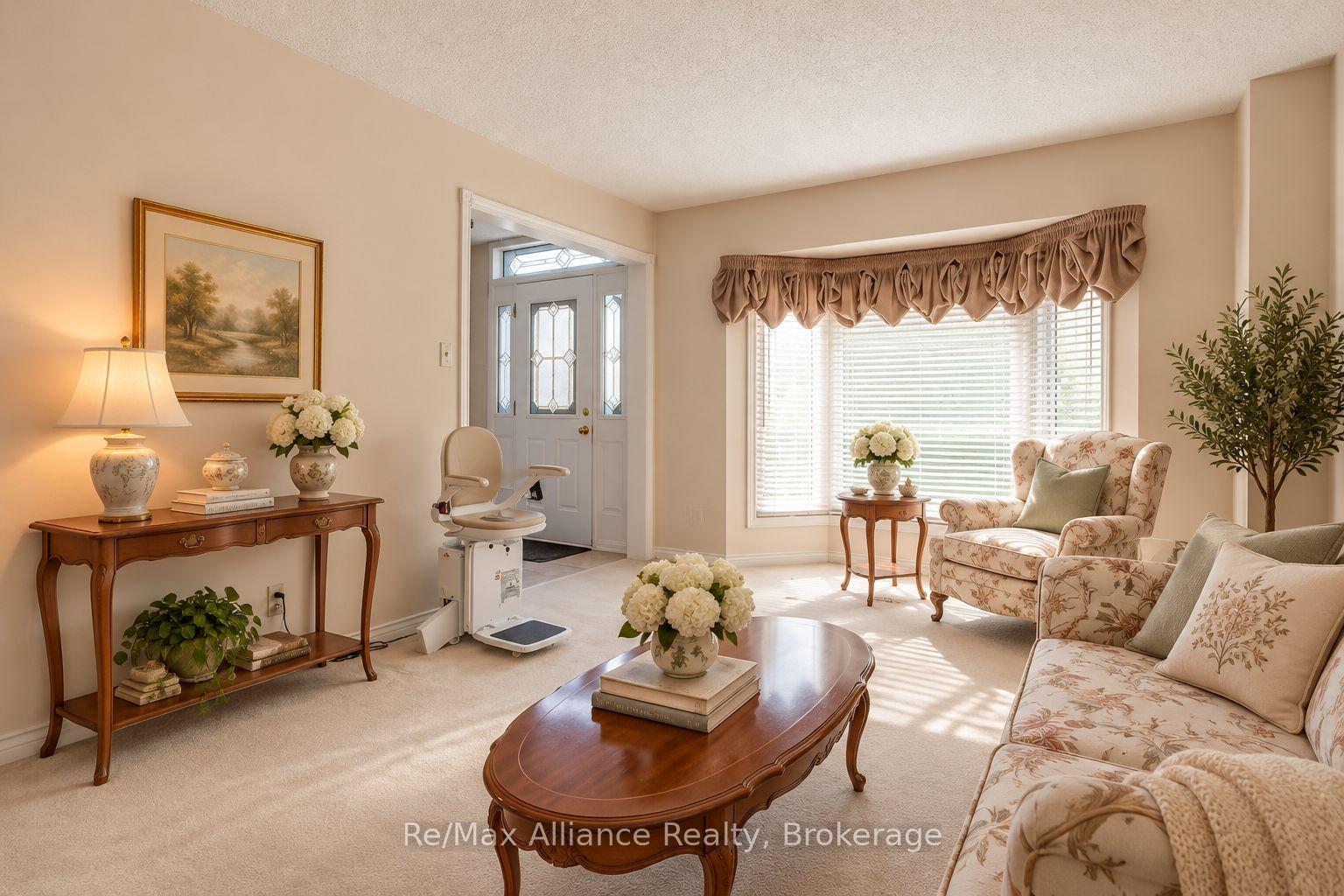 Photo 9 of 2151 Pineview Drive, Oakville, Wedgewood Creek — HOMEH