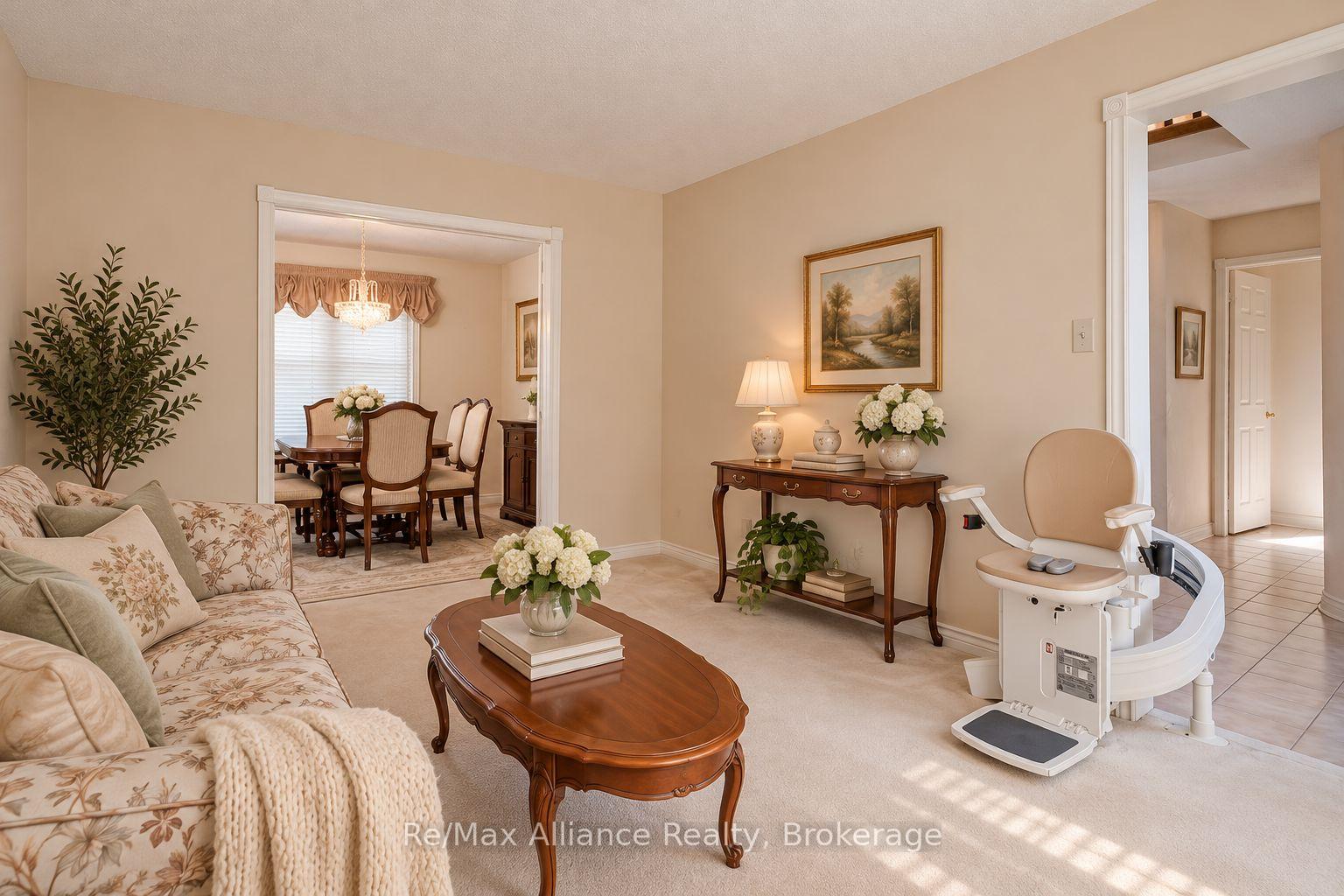 Photo 10 of 2151 Pineview Drive, Oakville, Wedgewood Creek — HOMEH
