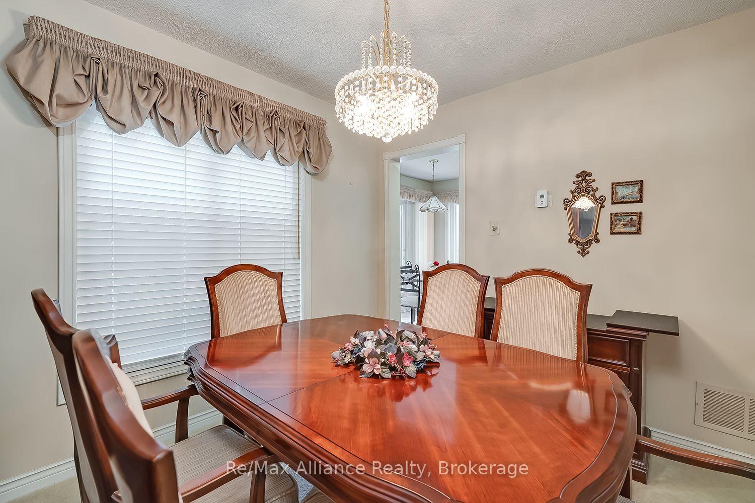 Photo 13 of 2151 Pineview Drive, Oakville, Wedgewood Creek — HOMEH