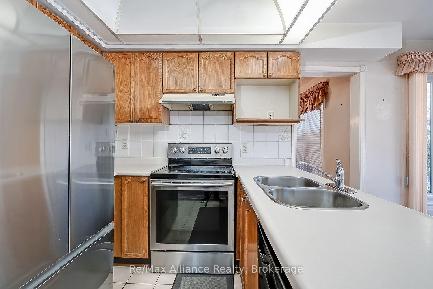 Photo 15 of 2151 Pineview Drive, Oakville, Wedgewood Creek — HOMEH