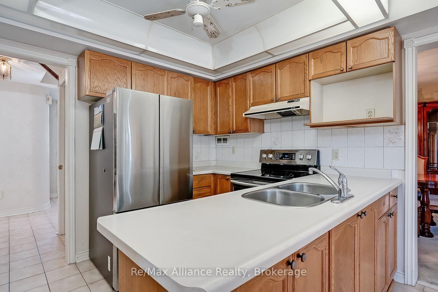 Photo 16 of 2151 Pineview Drive, Oakville, Wedgewood Creek — HOMEH