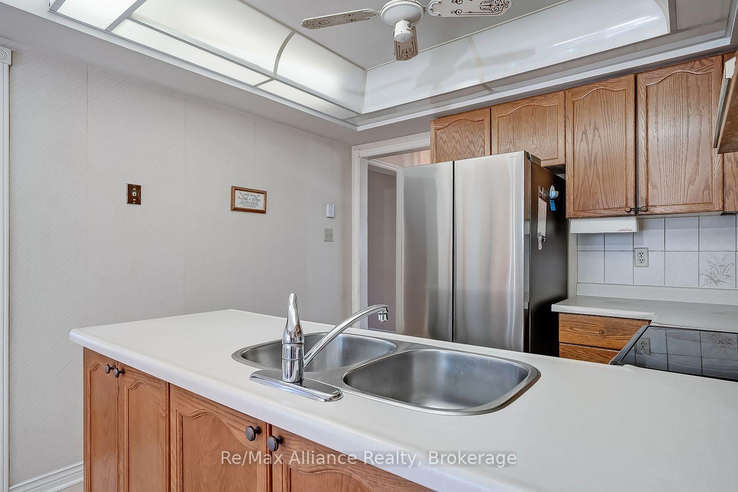 Photo 17 of 2151 Pineview Drive, Oakville, Wedgewood Creek — HOMEH
