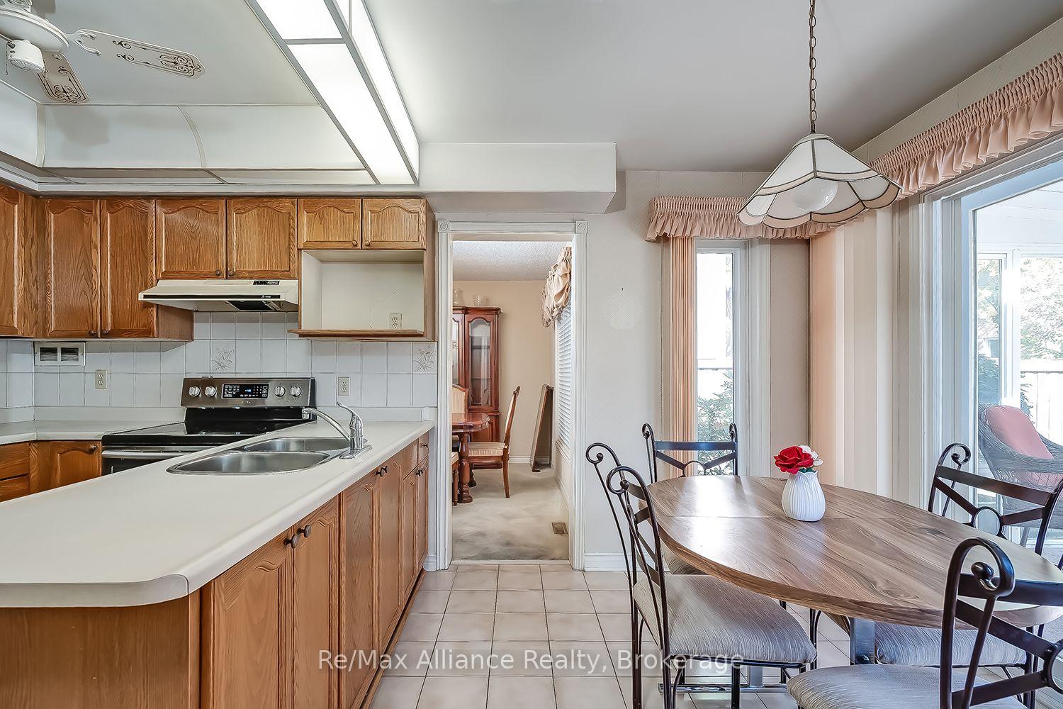 Photo 18 of 2151 Pineview Drive, Oakville, Wedgewood Creek — HOMEH
