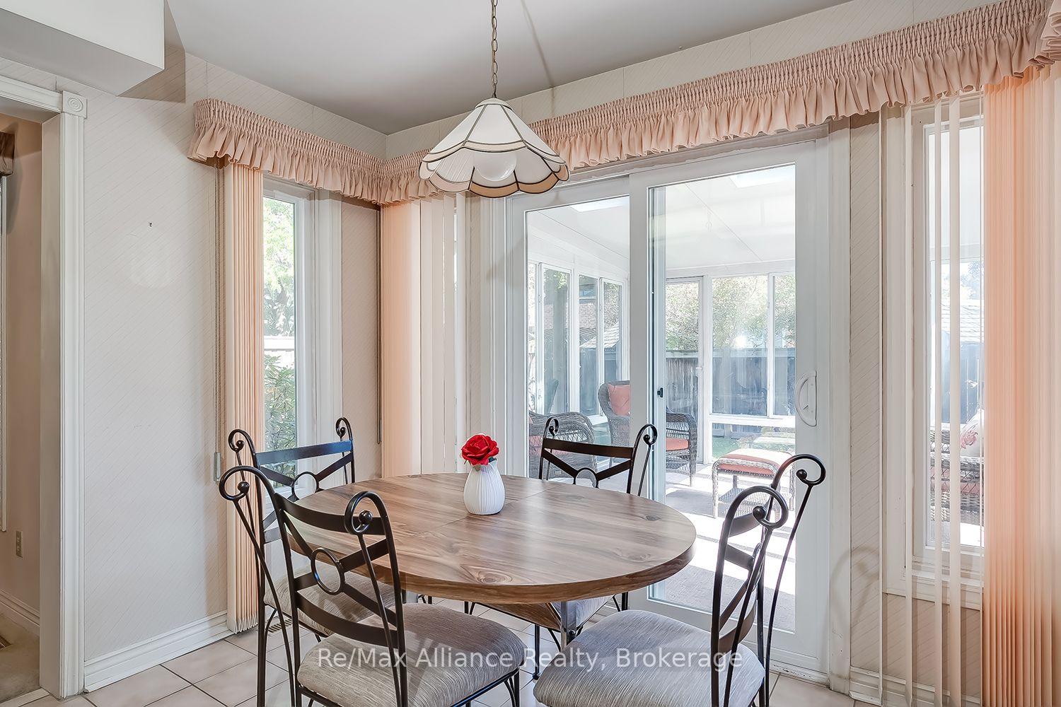 Photo 19 of 2151 Pineview Drive, Oakville, Wedgewood Creek — HOMEH