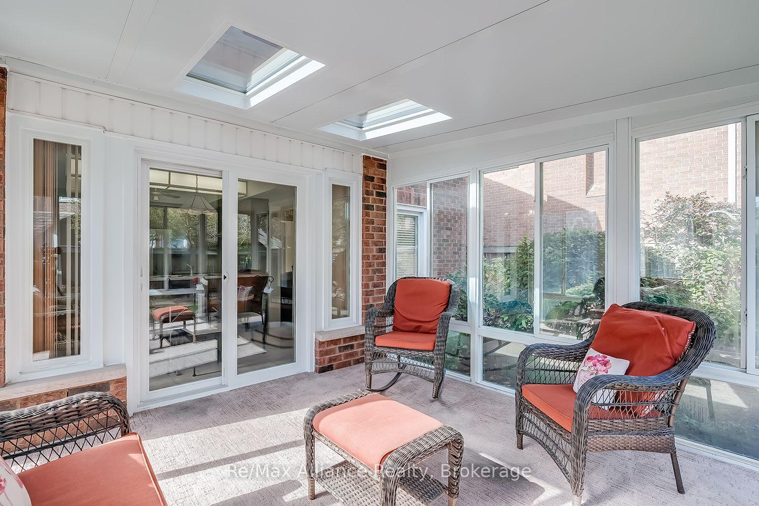 Photo 22 of 2151 Pineview Drive, Oakville, Wedgewood Creek — HOMEH