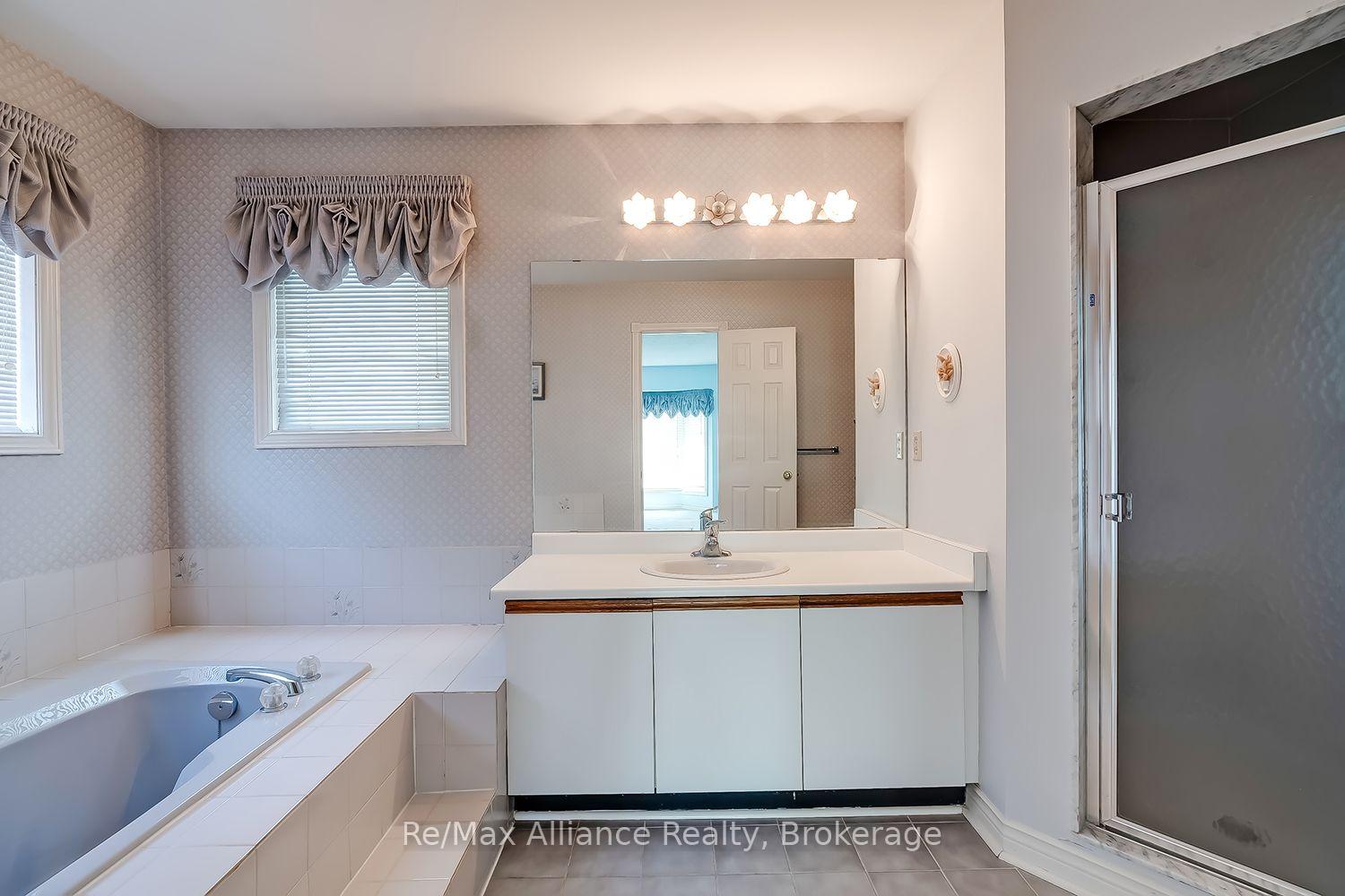 Photo 32 of 2151 Pineview Drive, Oakville, Wedgewood Creek — HOMEH