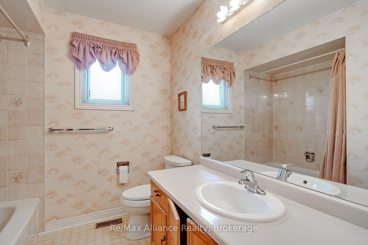 Photo 36 of 2151 Pineview Drive, Oakville, Wedgewood Creek — HOMEH