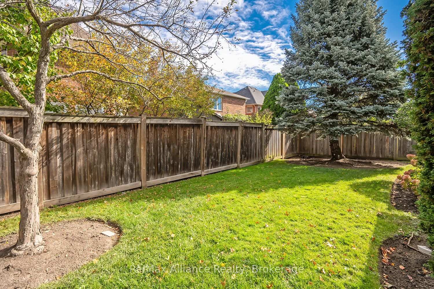 Photo 44 of 2151 Pineview Drive, Oakville, Wedgewood Creek — HOMEH