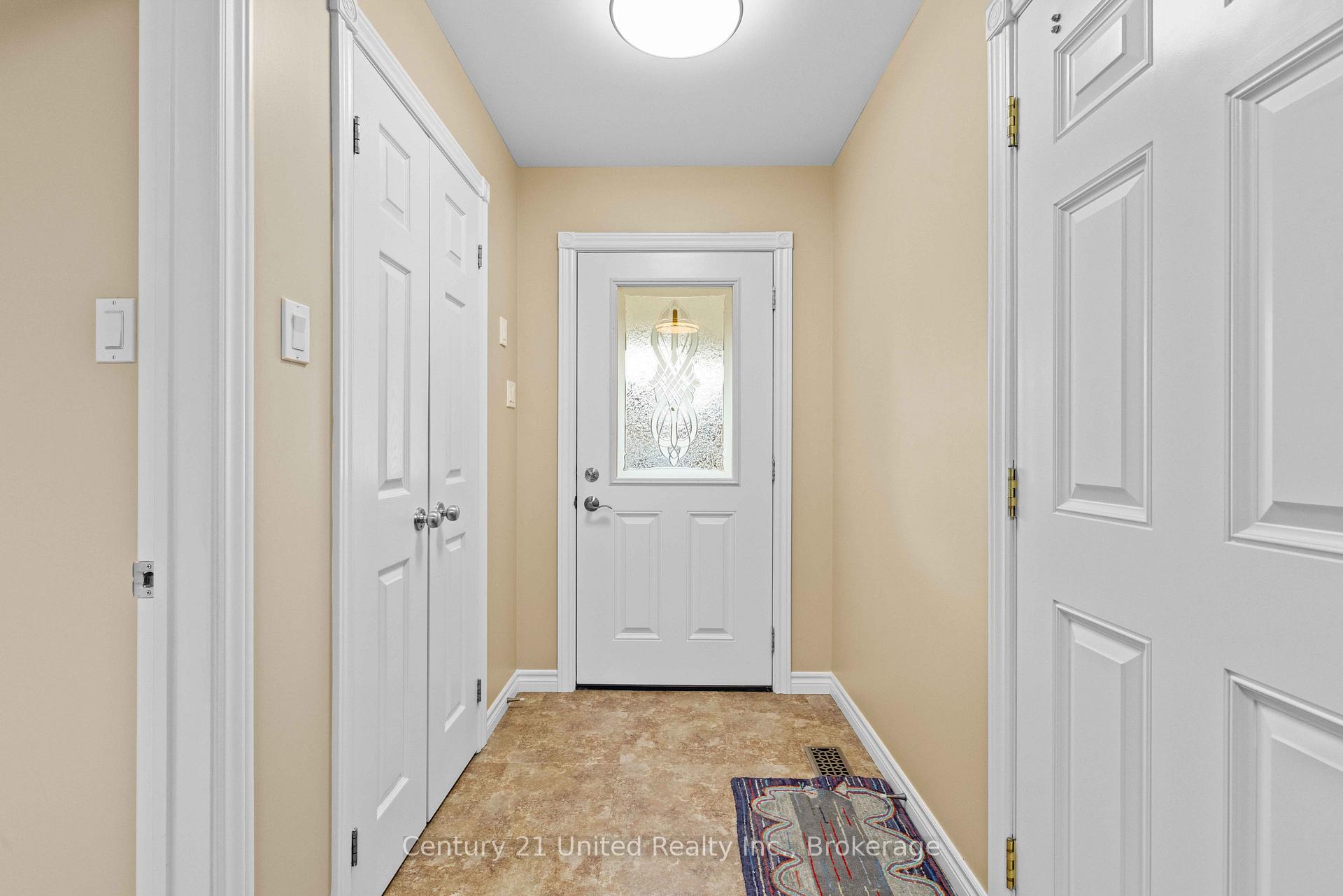 Photo 2 of 380 Bianco Crescent, Peterborough, Monaghan Ward 2 — HOMEH