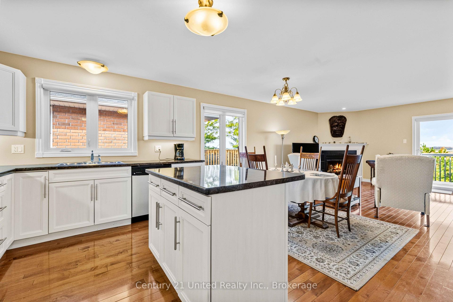 Photo 3 of 380 Bianco Crescent, Peterborough, Monaghan Ward 2 — HOMEH