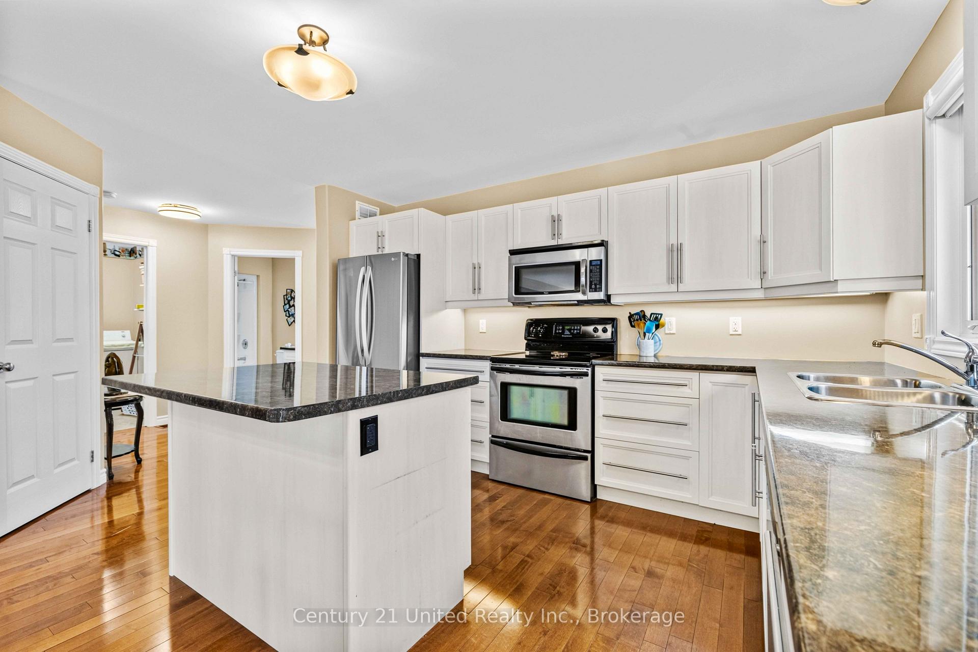 Photo 4 of 380 Bianco Crescent, Peterborough, Monaghan Ward 2 — HOMEH