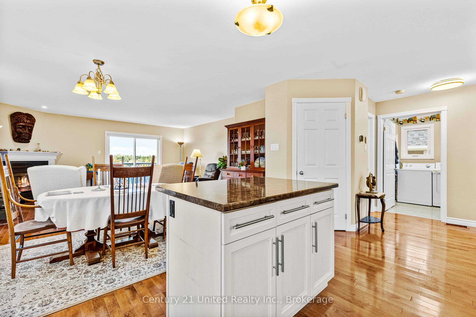 Photo 5 of 380 Bianco Crescent, Peterborough, Monaghan Ward 2 — HOMEH