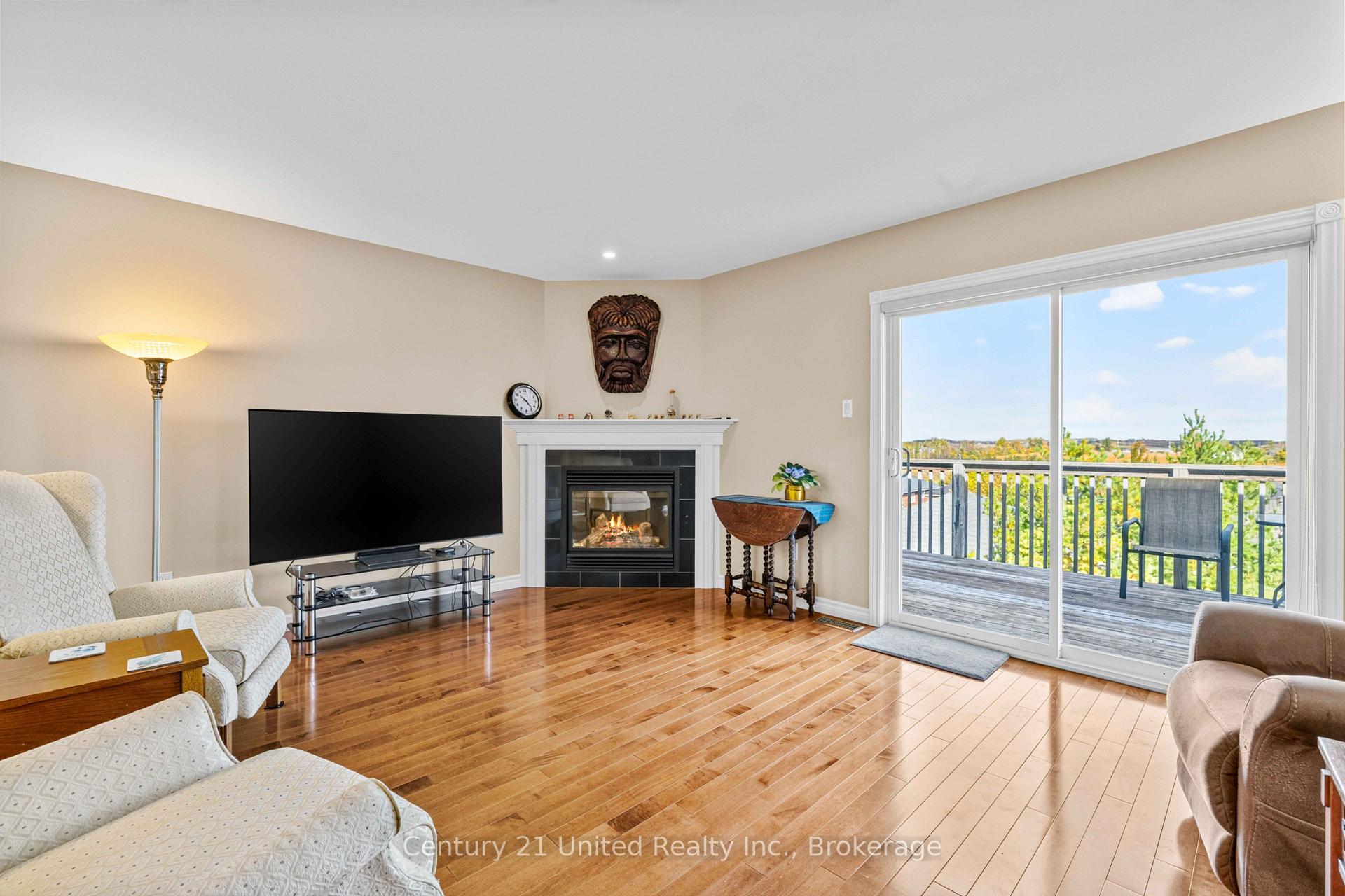 Photo 7 of 380 Bianco Crescent, Peterborough, Monaghan Ward 2 — HOMEH