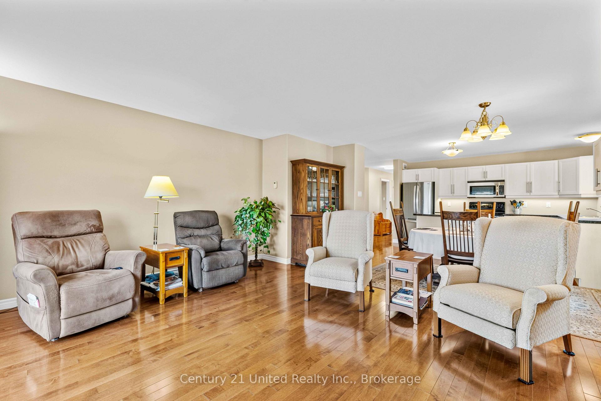 Photo 8 of 380 Bianco Crescent, Peterborough, Monaghan Ward 2 — HOMEH