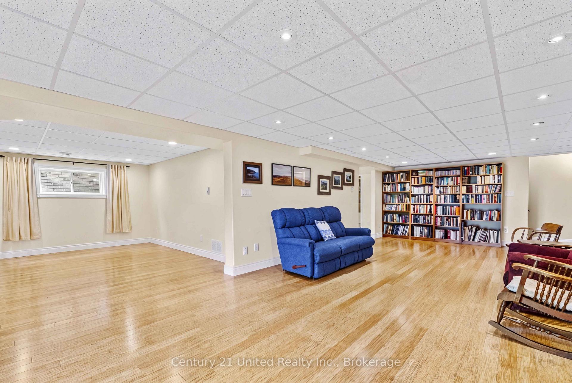 Photo 17 of 380 Bianco Crescent, Peterborough, Monaghan Ward 2 — HOMEH
