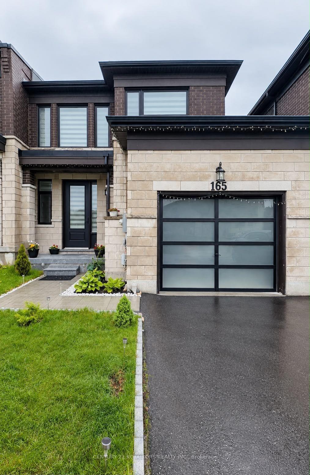 Photo of 165 Huntingford Trail