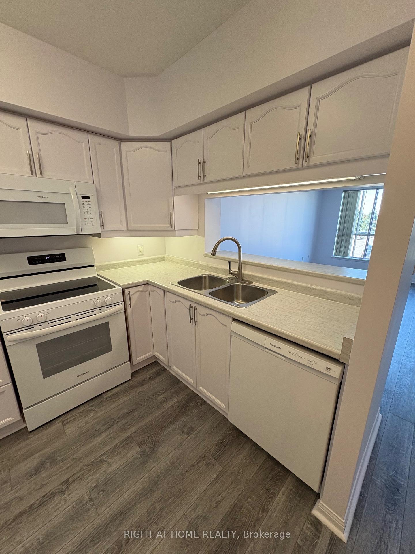 Photo 22 of Unit 203, 90 Dean Avenue, Barrie, Painswick South — HOMEH