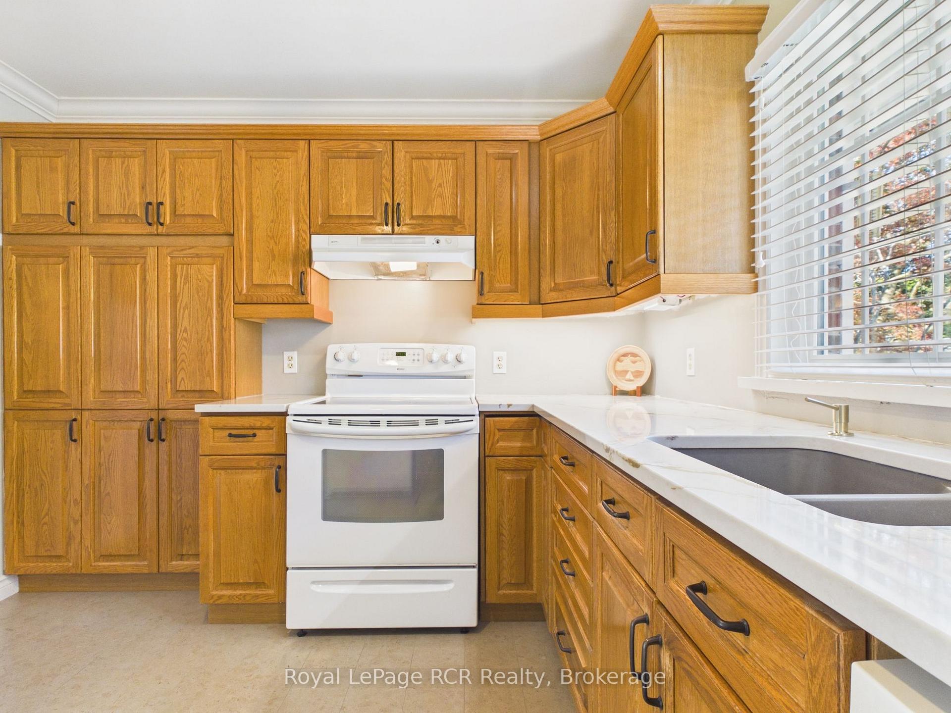 Photo 8 of 525 6th Street W, Owen Sound — HOMEH