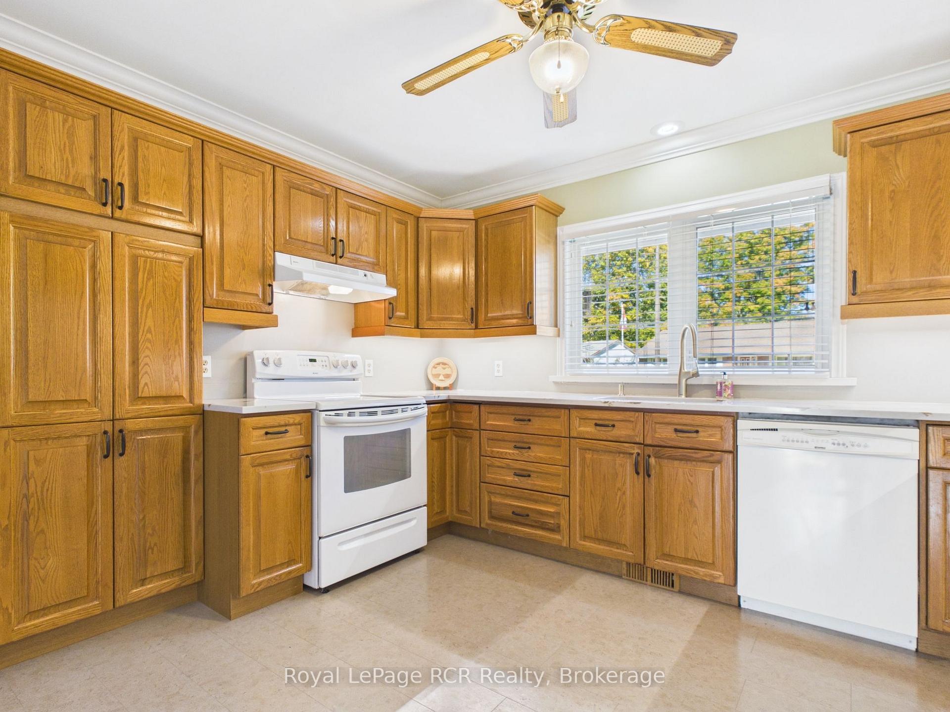 Photo 9 of 525 6th Street W, Owen Sound — HOMEH