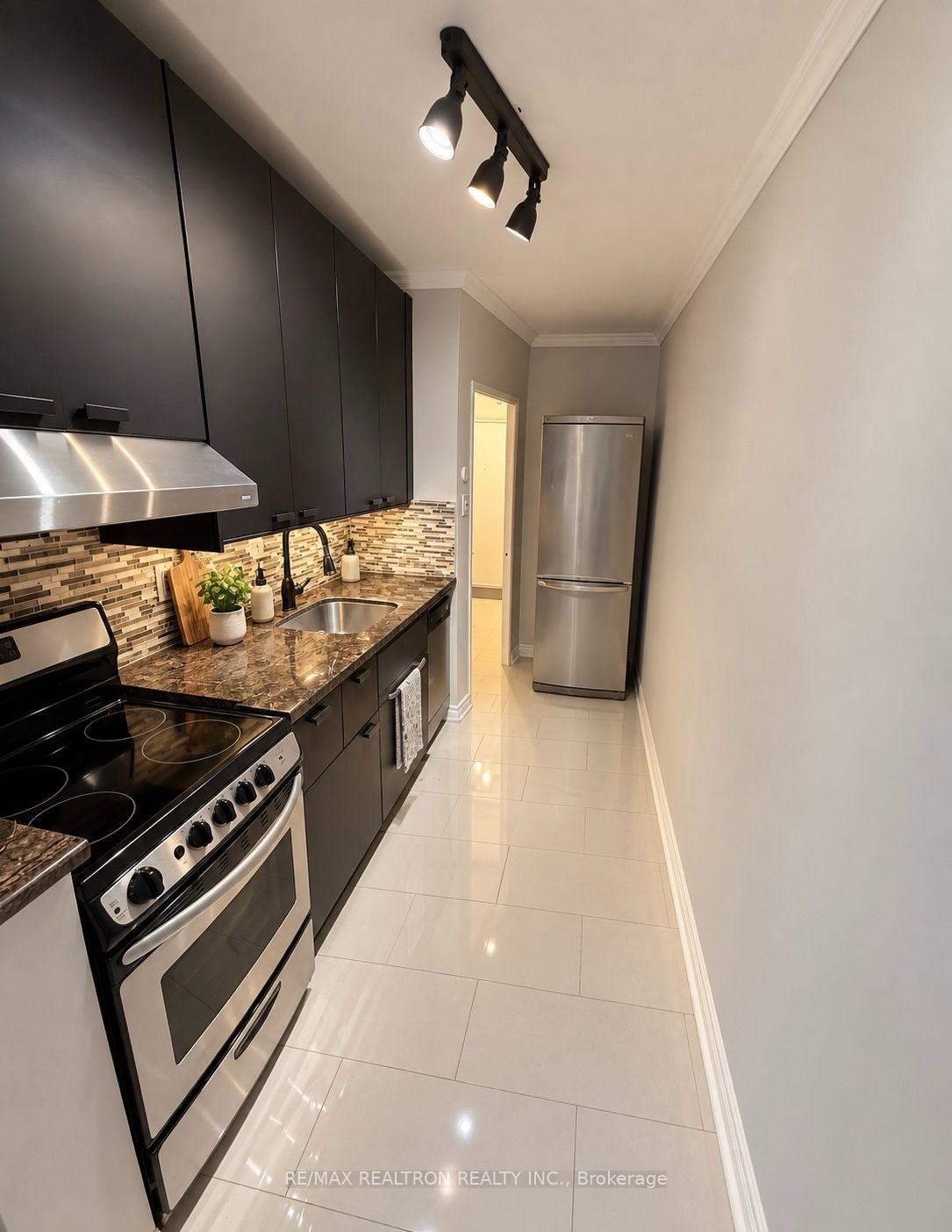Photo 5 of Unit 106, 2 Ridelle Avenue, Toronto, Forest Hill North — HOMEH