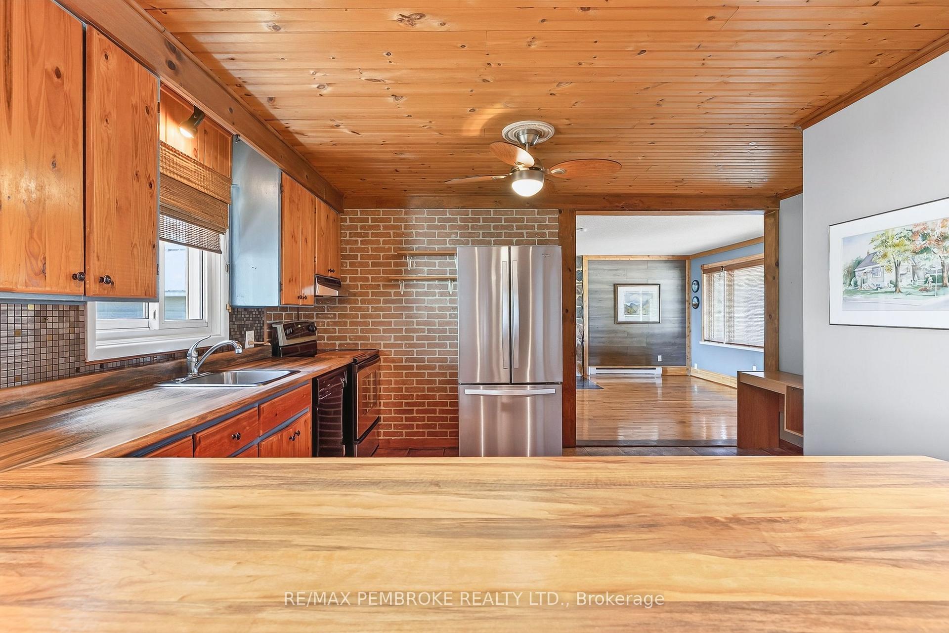 Photo 11 of 1213 Burns Drive, Laurentian Valley, Laurentian Valley — HOMEH