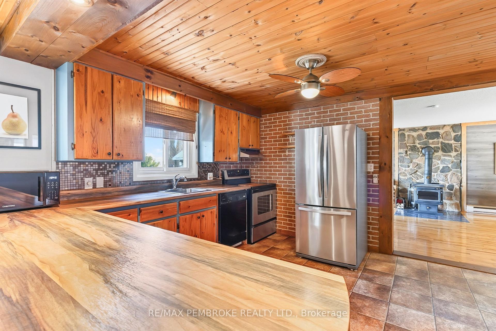 Photo 12 of 1213 Burns Drive, Laurentian Valley, Laurentian Valley — HOMEH