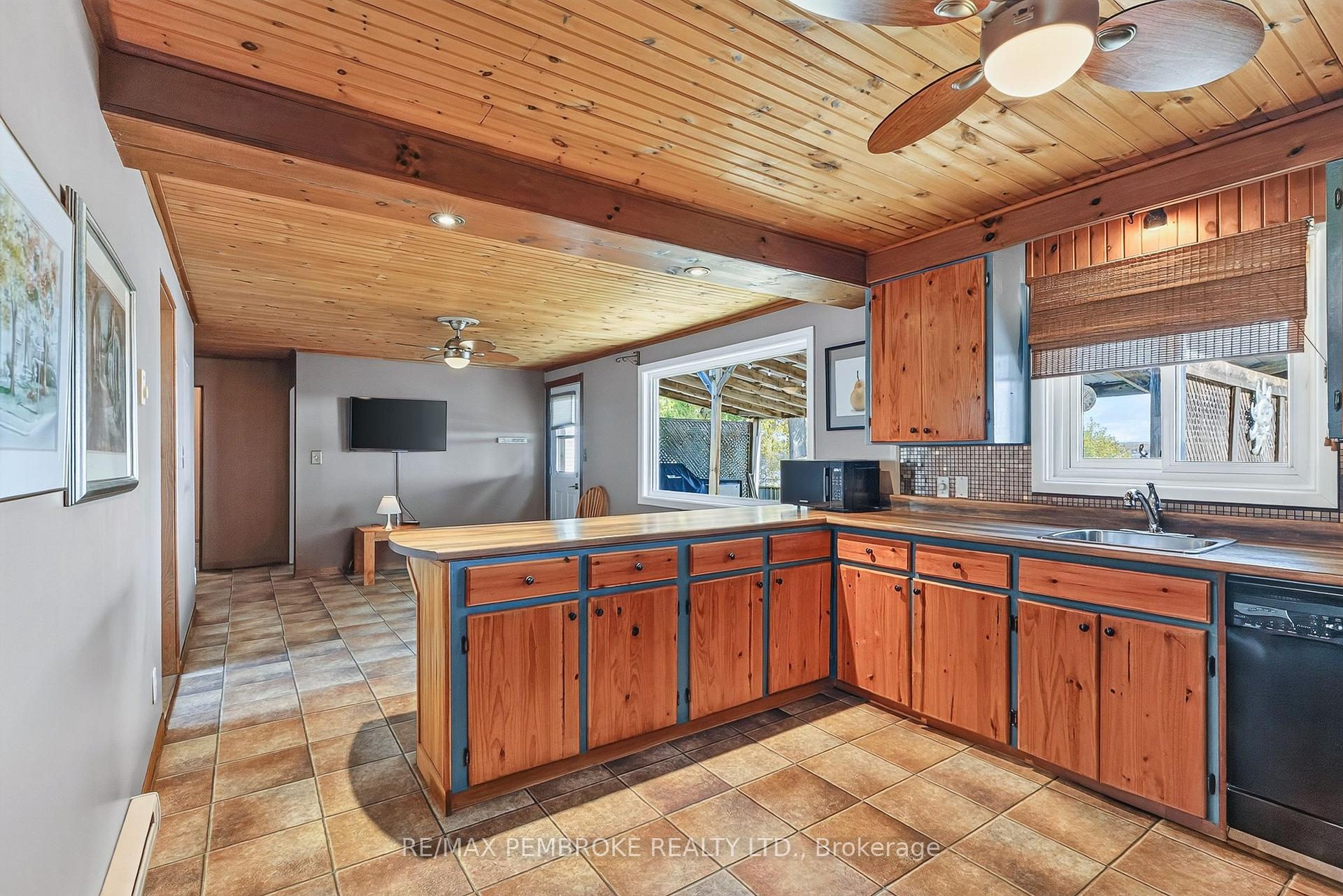 Photo 13 of 1213 Burns Drive, Laurentian Valley, Laurentian Valley — HOMEH