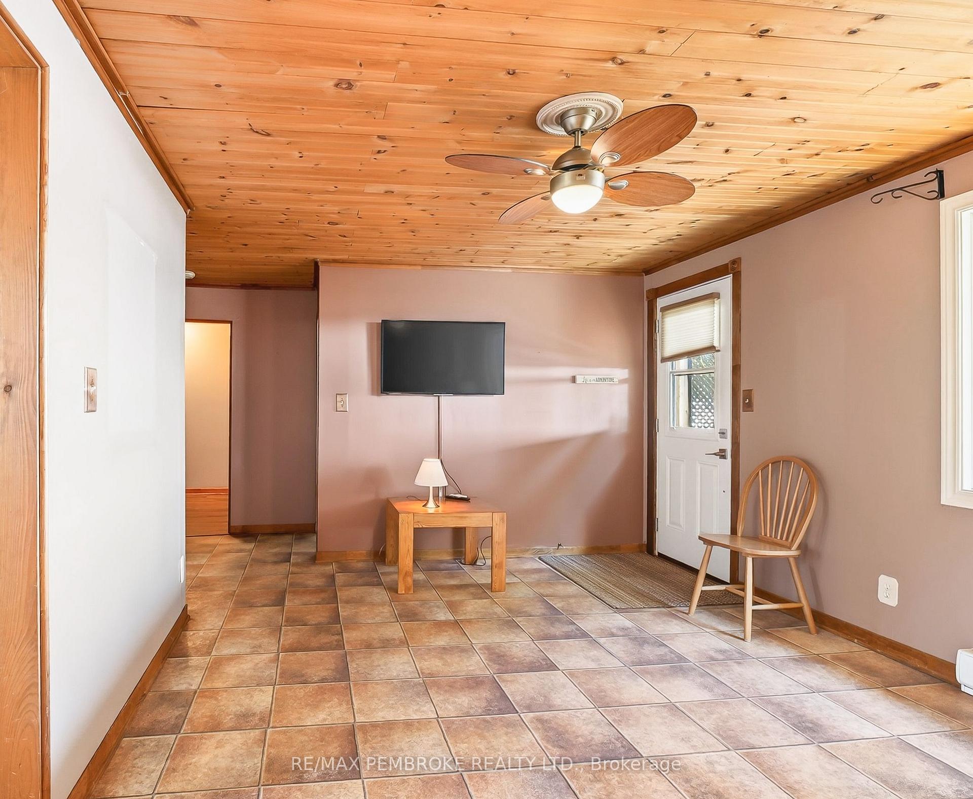 Photo 14 of 1213 Burns Drive, Laurentian Valley, Laurentian Valley — HOMEH