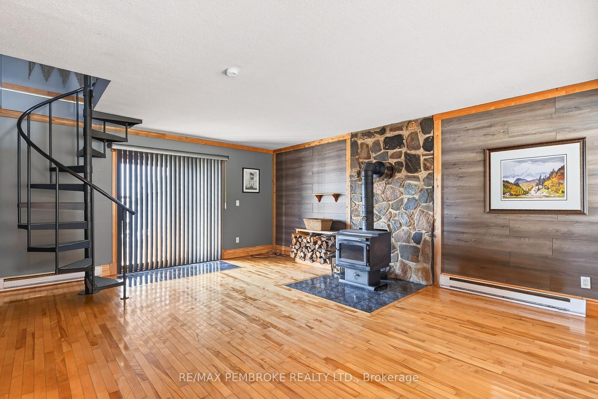 Photo 15 of 1213 Burns Drive, Laurentian Valley, Laurentian Valley — HOMEH