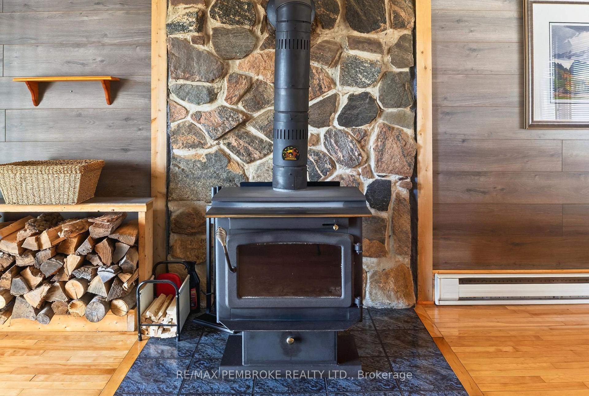 Photo 16 of 1213 Burns Drive, Laurentian Valley, Laurentian Valley — HOMEH