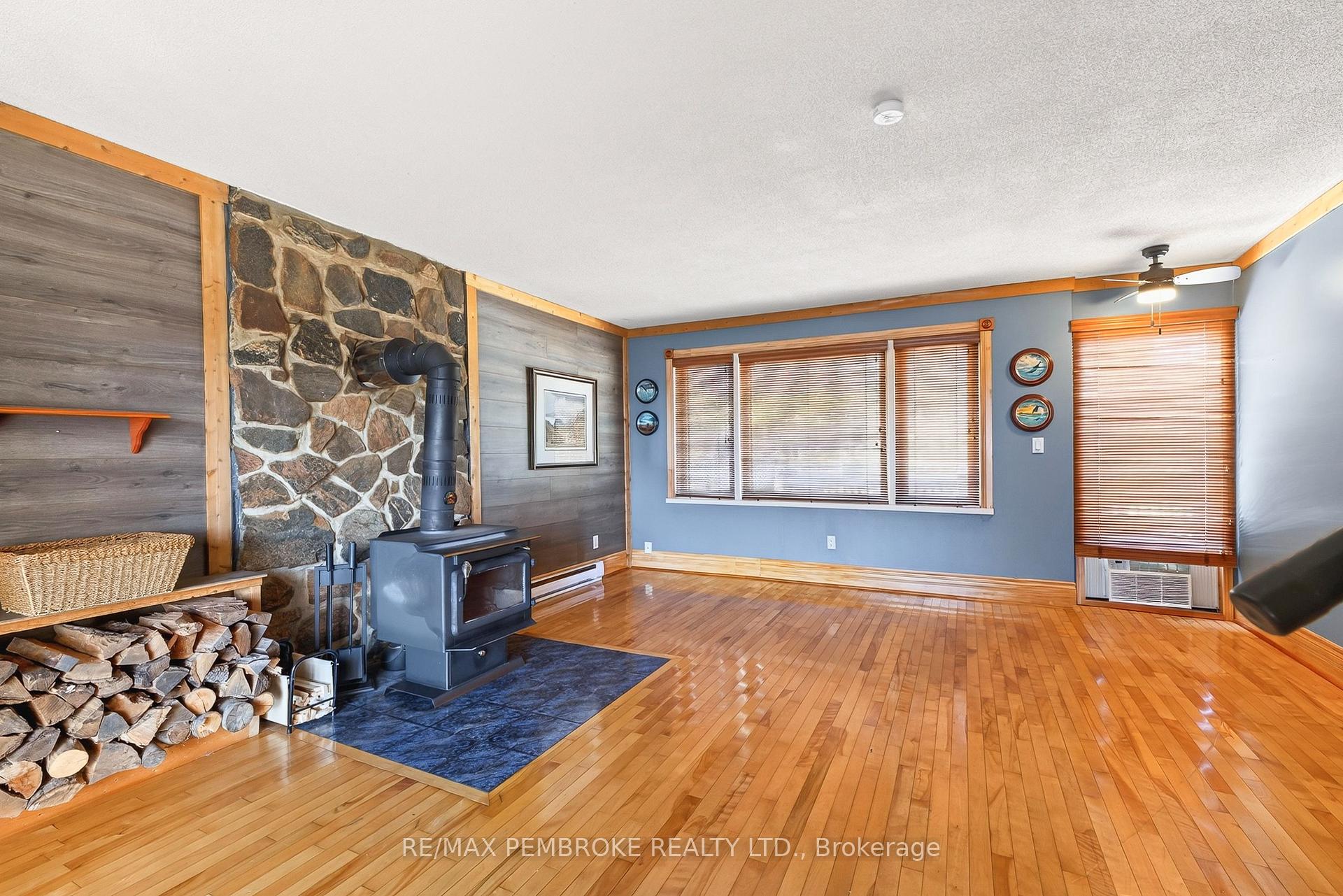 Photo 18 of 1213 Burns Drive, Laurentian Valley, Laurentian Valley — HOMEH