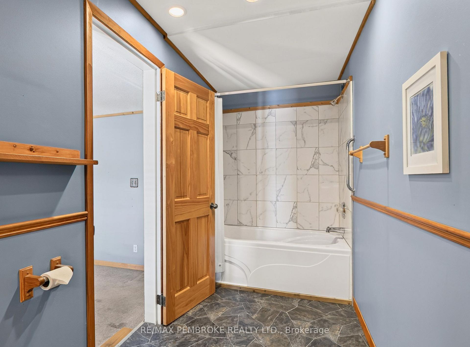 Photo 30 of 1213 Burns Drive, Laurentian Valley, Laurentian Valley — HOMEH
