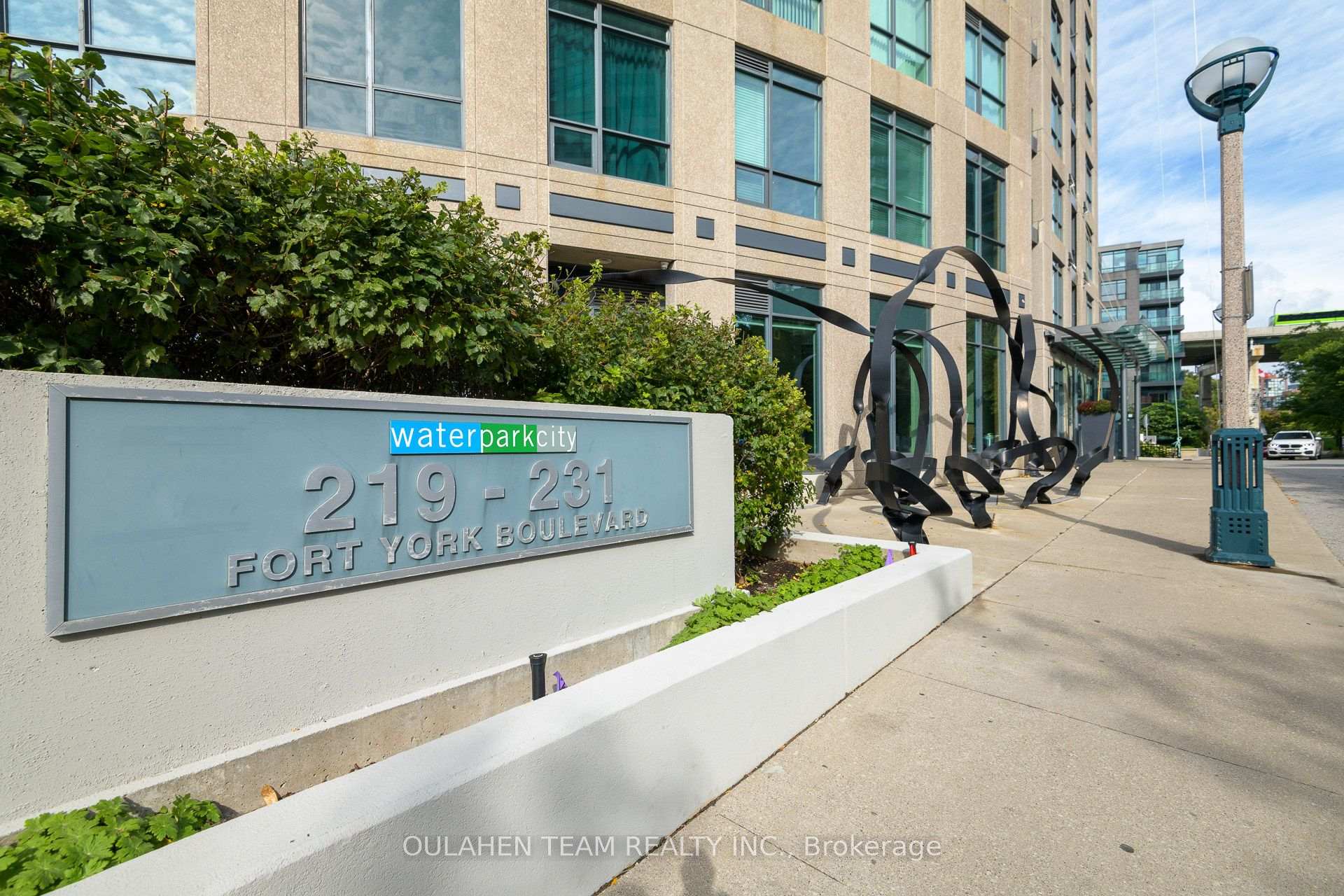 Photo 3 of Unit 304, 219 Fort York Boulevard, Toronto, Niagara — HOMEH