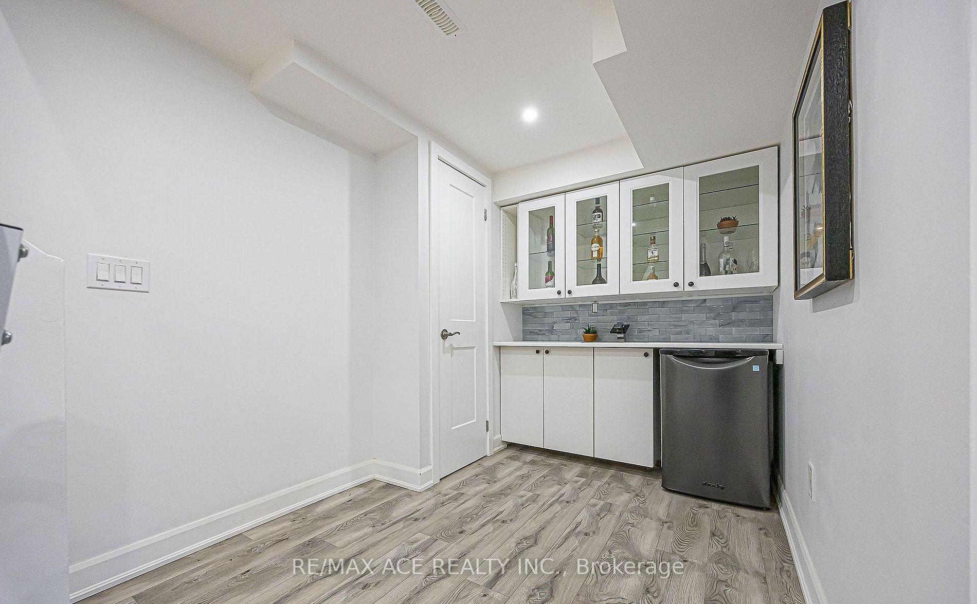 Photo 4 of Unit Bsmt, 867 Renaissance Drive, Oshawa, Lakeview — HOMEH