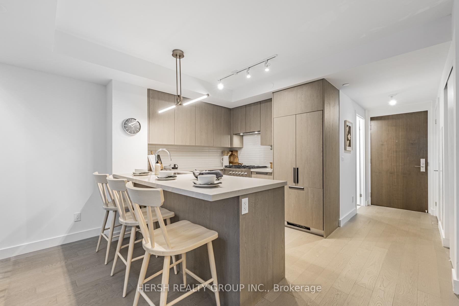 Photo 2 of Unit 101, 160 Kingsway Crescent, Etobicoke, Kingsway South — HOMEH
