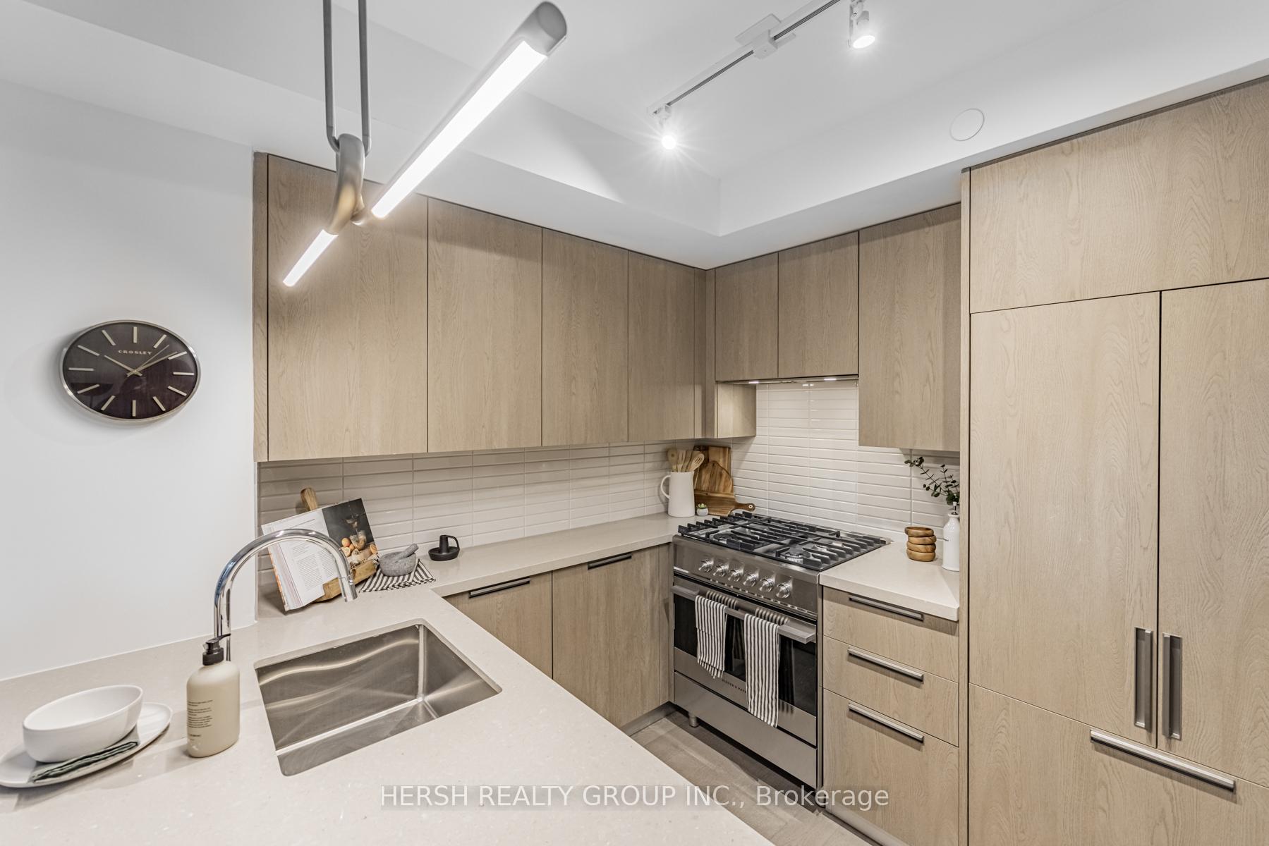 Photo 3 of Unit 101, 160 Kingsway Crescent, Etobicoke, Kingsway South — HOMEH