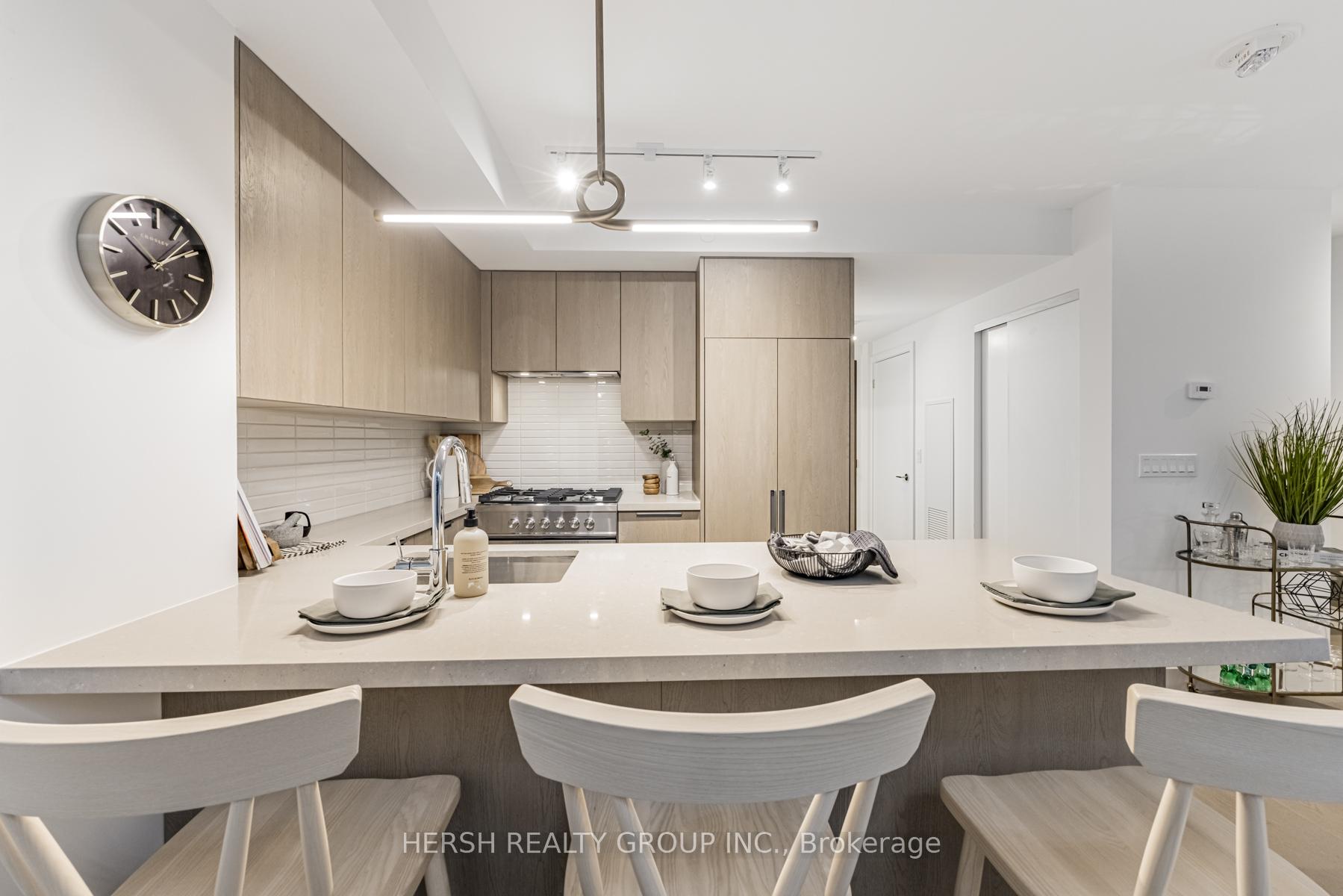 Photo 4 of Unit 101, 160 Kingsway Crescent, Etobicoke, Kingsway South — HOMEH
