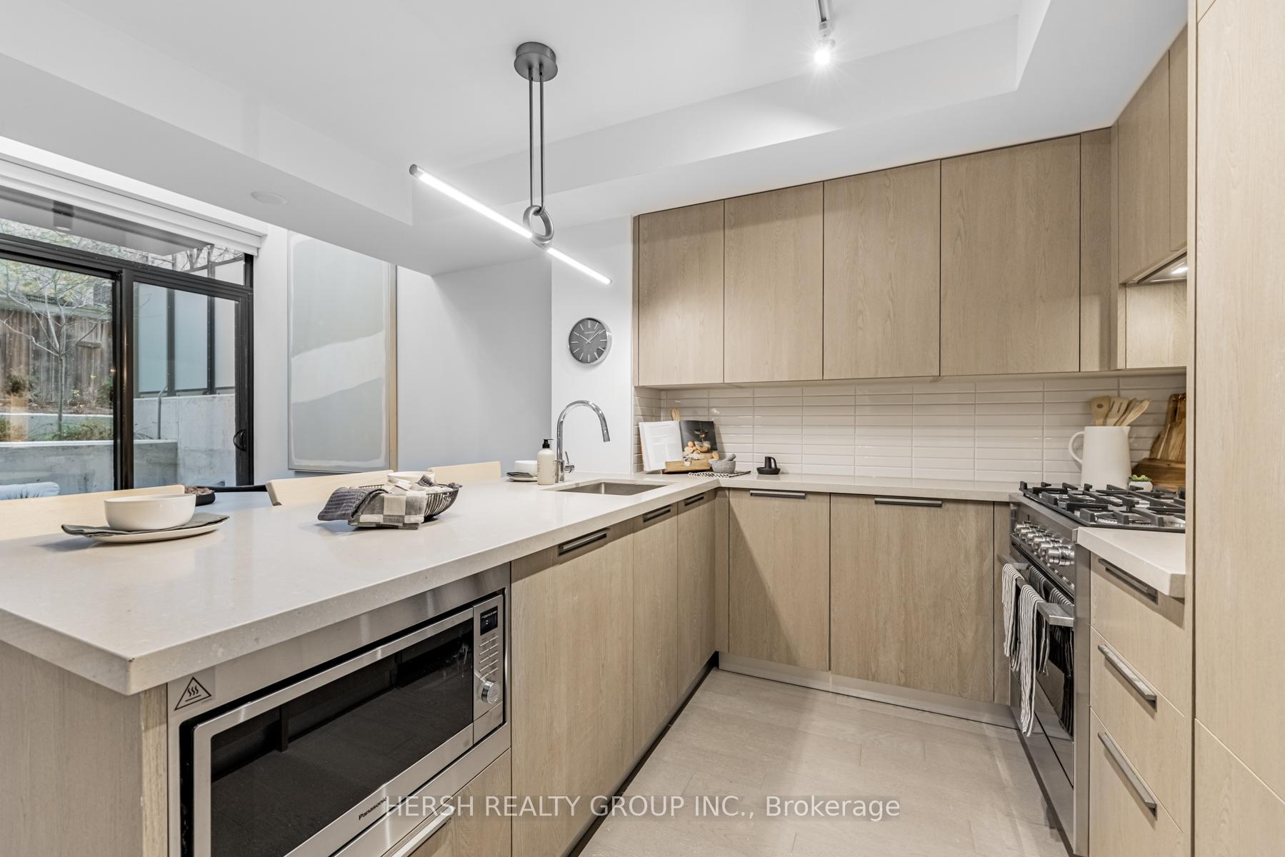 Photo 5 of Unit 101, 160 Kingsway Crescent, Etobicoke, Kingsway South — HOMEH