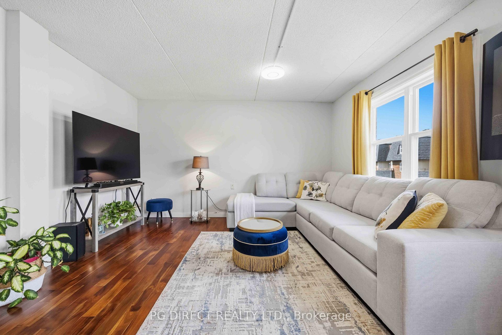 Photo 5 of Unit 214, 580 Mary Street E, Whitby, Downtown Whitby — HOMEH