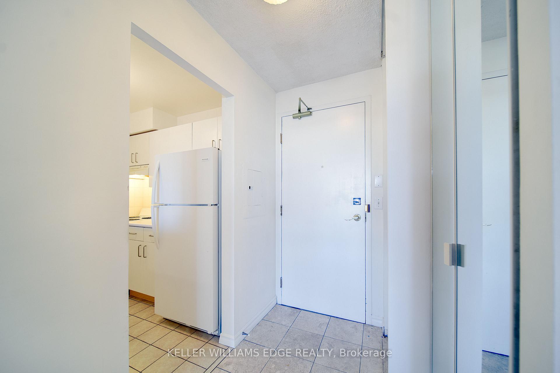 Photo 7 of Unit 402, 555 Wilson Hts Boulevard, North York, Clanton Park — HOMEH