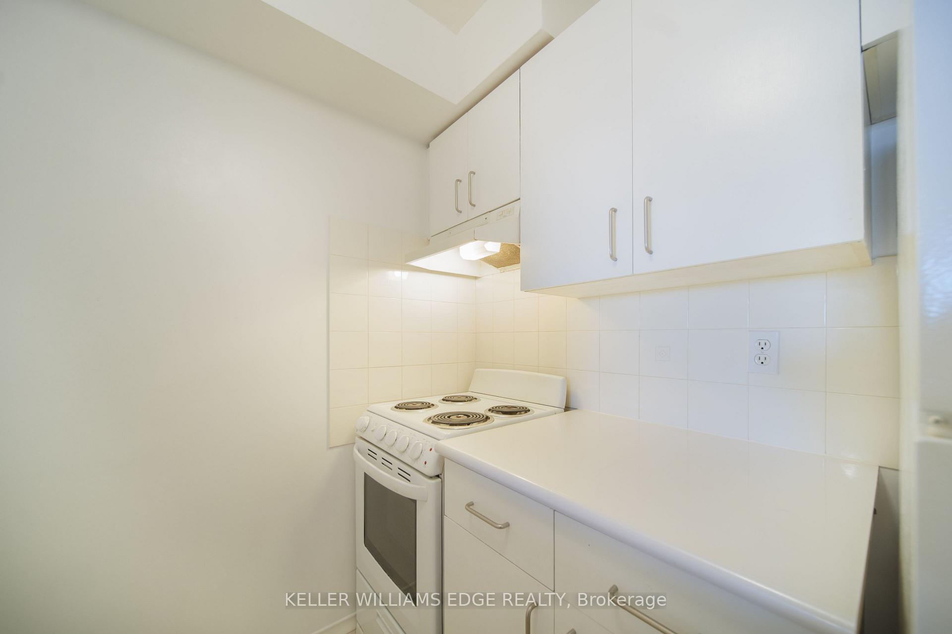 Photo 11 of Unit 402, 555 Wilson Hts Boulevard, North York, Clanton Park — HOMEH