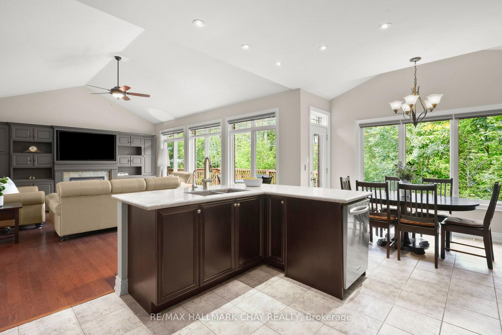 Photo 11 of 34 Tuscany Grande, New Tecumseth, Rural New Tecumseth — HOMEH