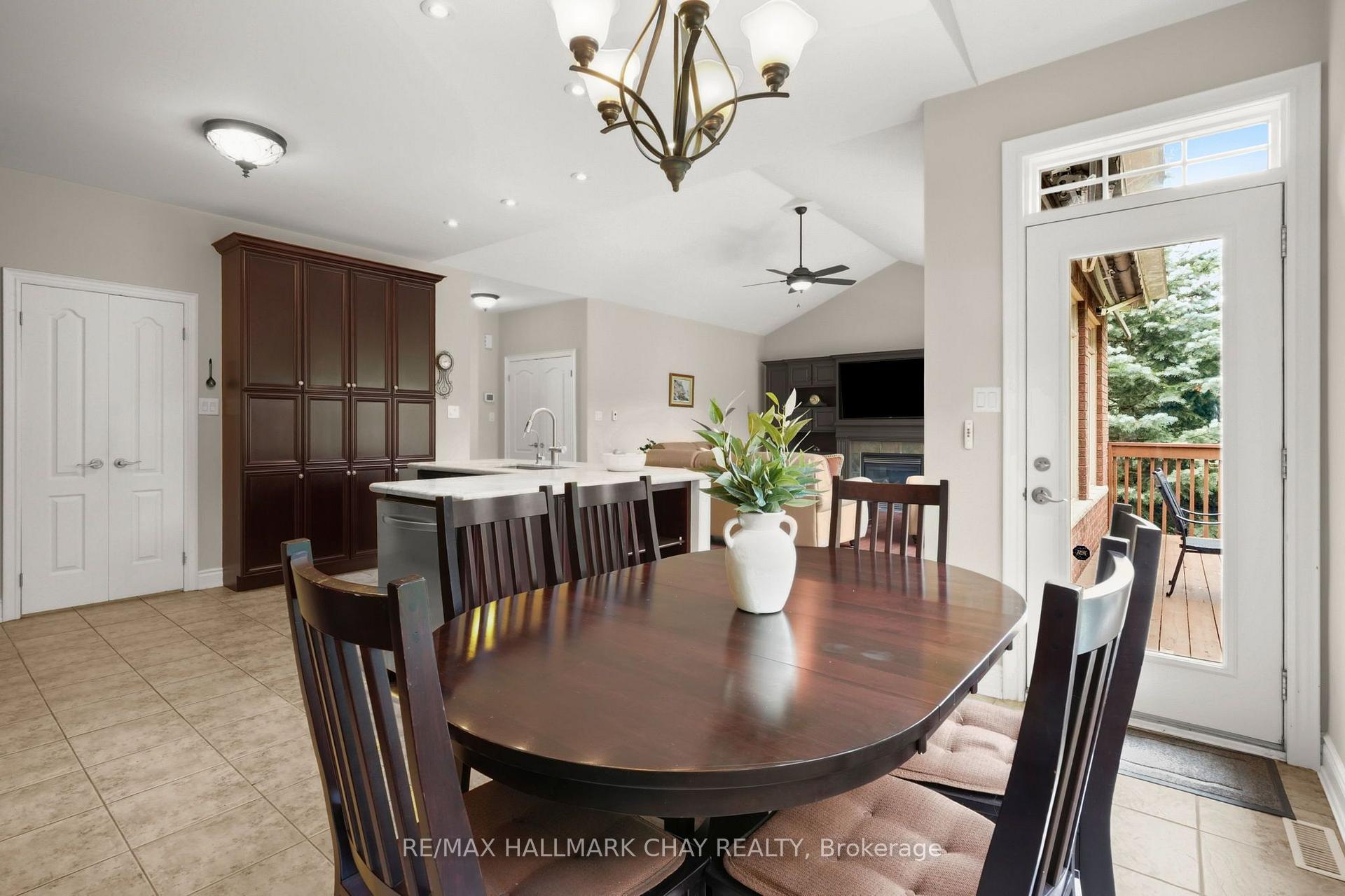 Photo 12 of 34 Tuscany Grande, New Tecumseth, Rural New Tecumseth — HOMEH