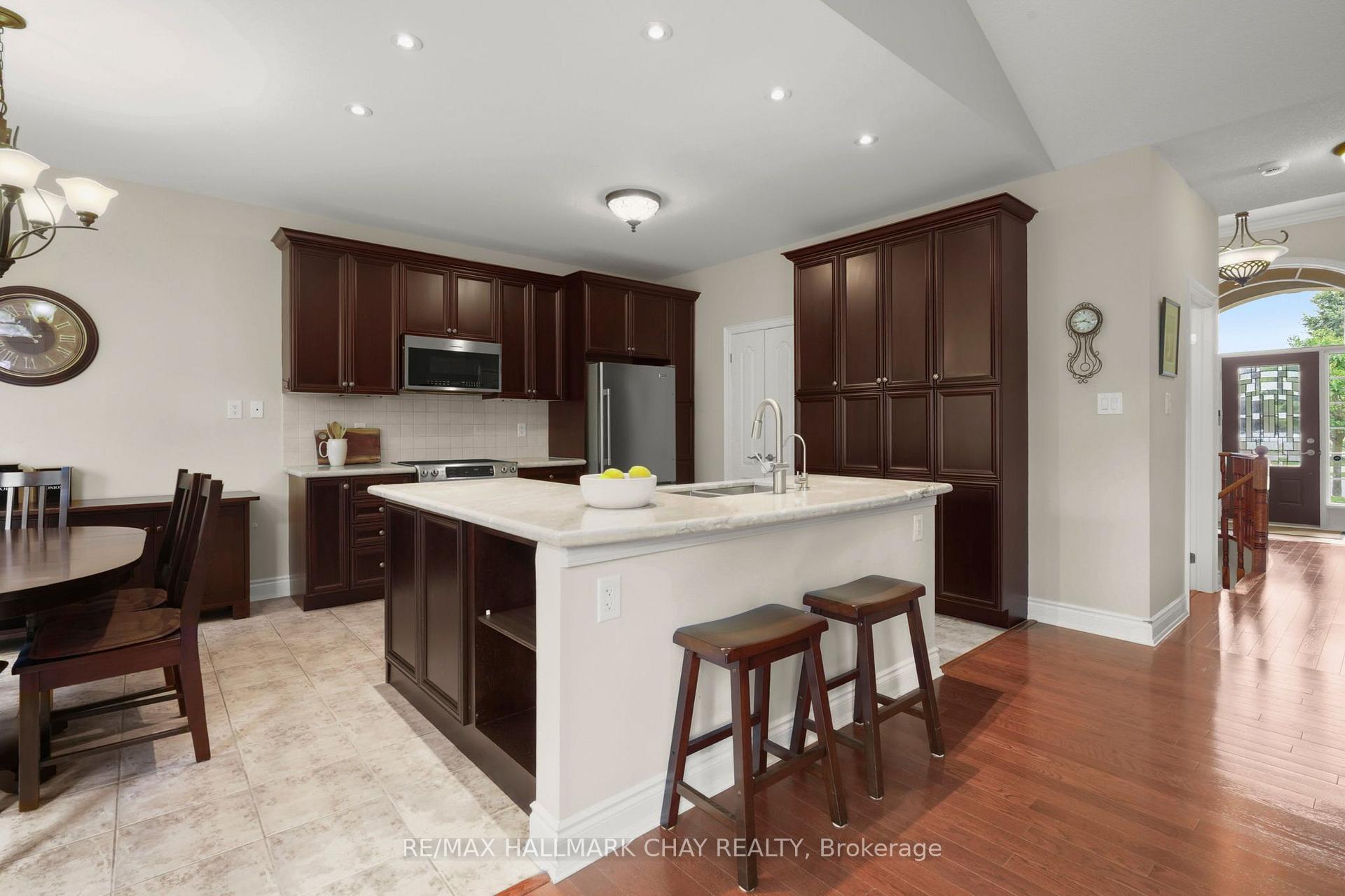 Photo 13 of 34 Tuscany Grande, New Tecumseth, Rural New Tecumseth — HOMEH