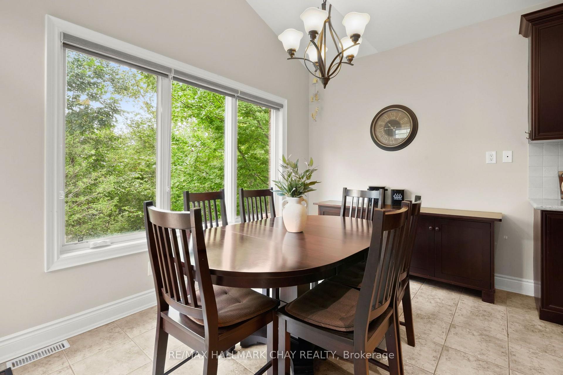 Photo 15 of 34 Tuscany Grande, New Tecumseth, Rural New Tecumseth — HOMEH