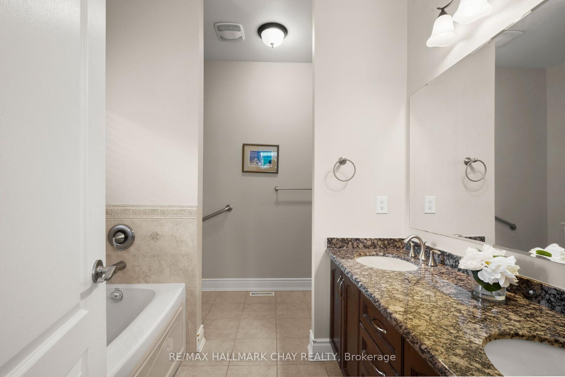 Photo 19 of 34 Tuscany Grande, New Tecumseth, Rural New Tecumseth — HOMEH