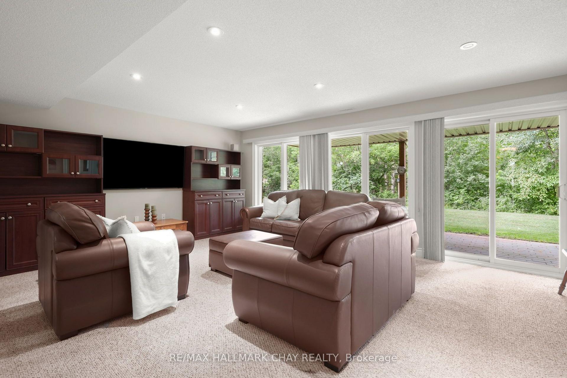 Photo 22 of 34 Tuscany Grande, New Tecumseth, Rural New Tecumseth — HOMEH